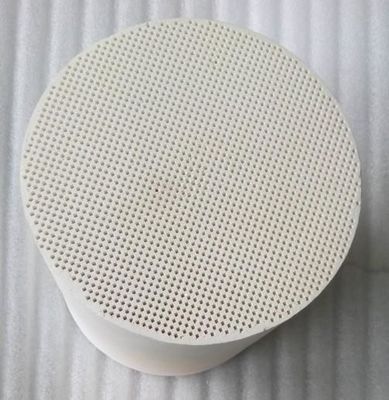 Chất xúc tác gốm tổ ong màu trắng Chất mang 51% SiO2 để làm sạch xăng